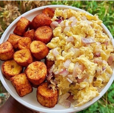 l Nigerian Breakfast Foods (Fried Plantain and Sauce)