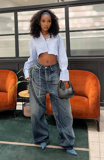 Lady wearing Baggy Jeans and Crop Top.