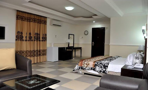 A Comprehensive Review of Hotels in Benin City (Randekhi Royal Hotel)