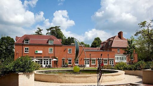 Pinewood Hotel 