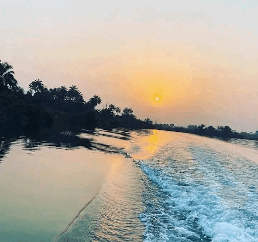 A picture showing Oguta Lake as one of the top Instagrammable places in Southeast Nigeria. 