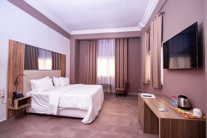  A cheap hotel room for your off-peak adventure trips in Nigeria. 