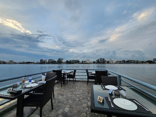 Restaurants as Unofficial Fashion Runways