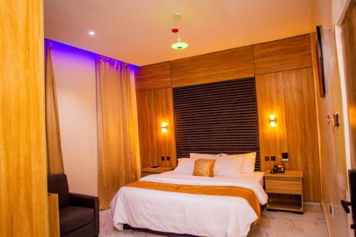 A picture showing the interior of sustainable accommodation in Uyo.
