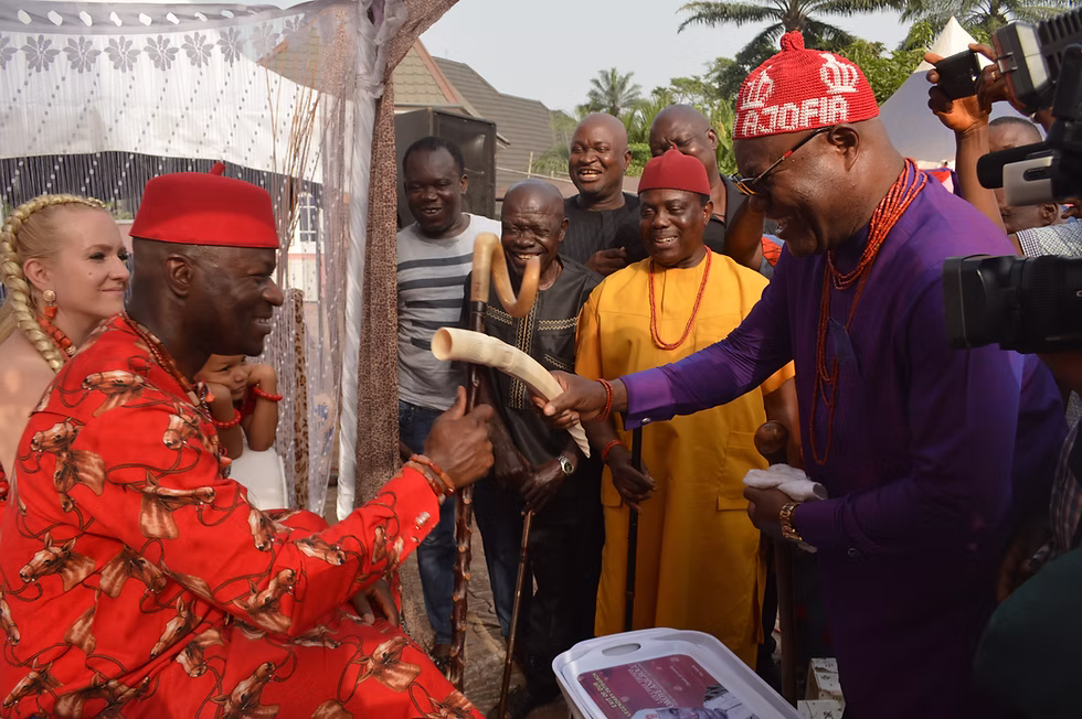  A picture showing the Igbo greeting culture. 