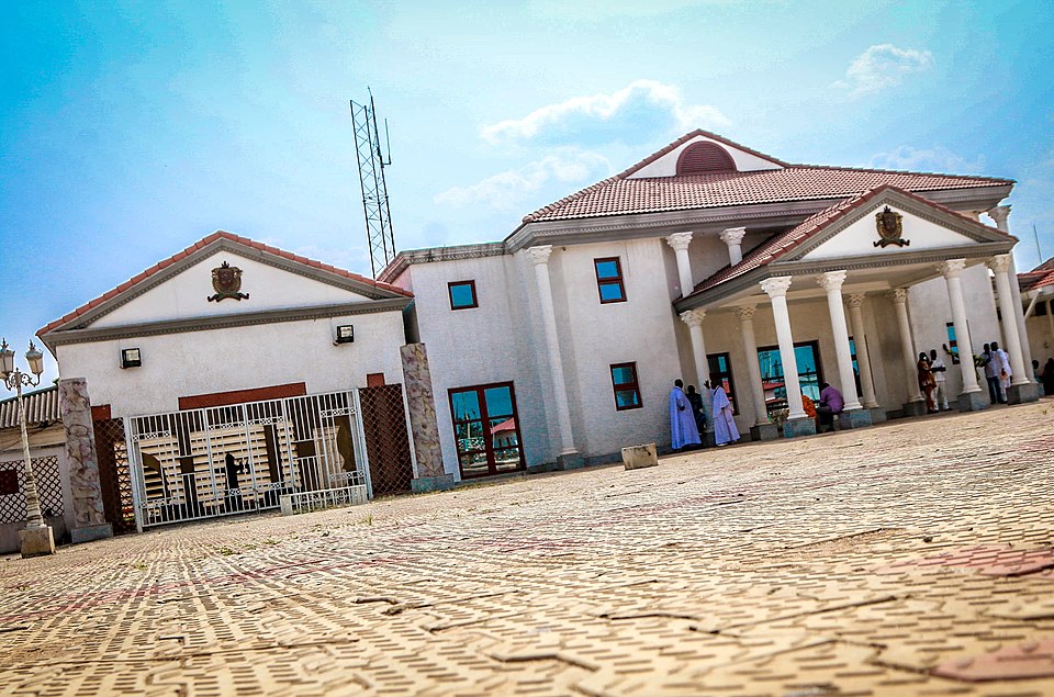 A picture of the front view of Oba’s palace, one of the popular tourist attractions in Edo.
