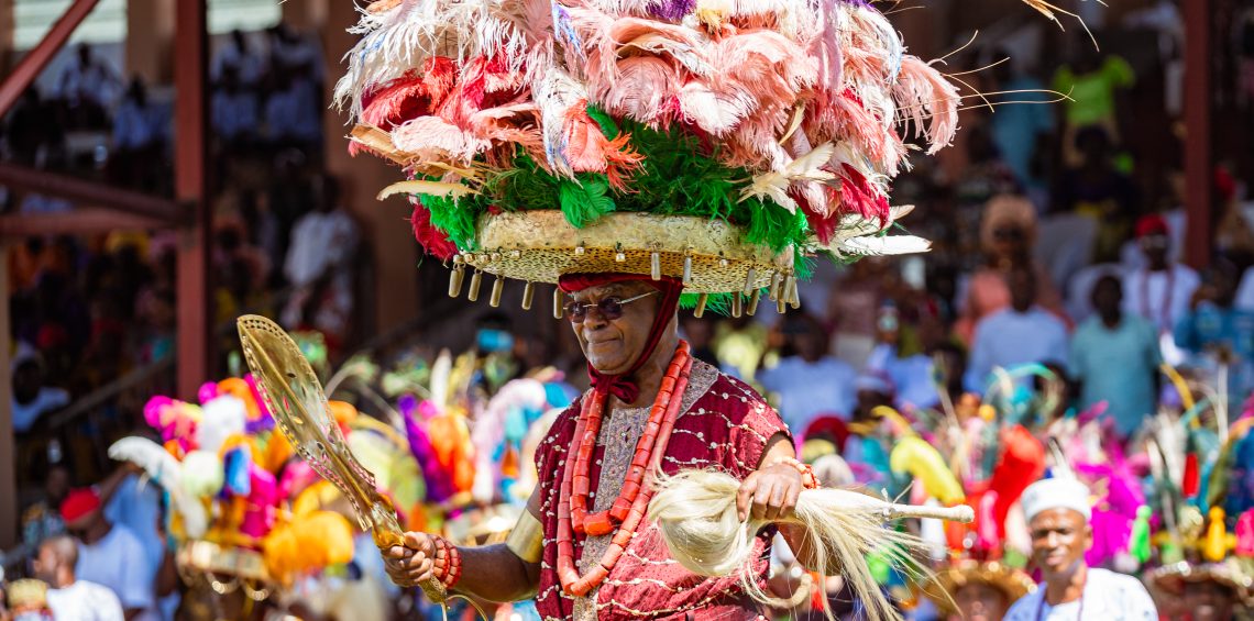 A picture of the Ofala Festival in Onitsha, one of Nigeria’s top festive parades and Cultural Festivals, showing the Obi and community procession.