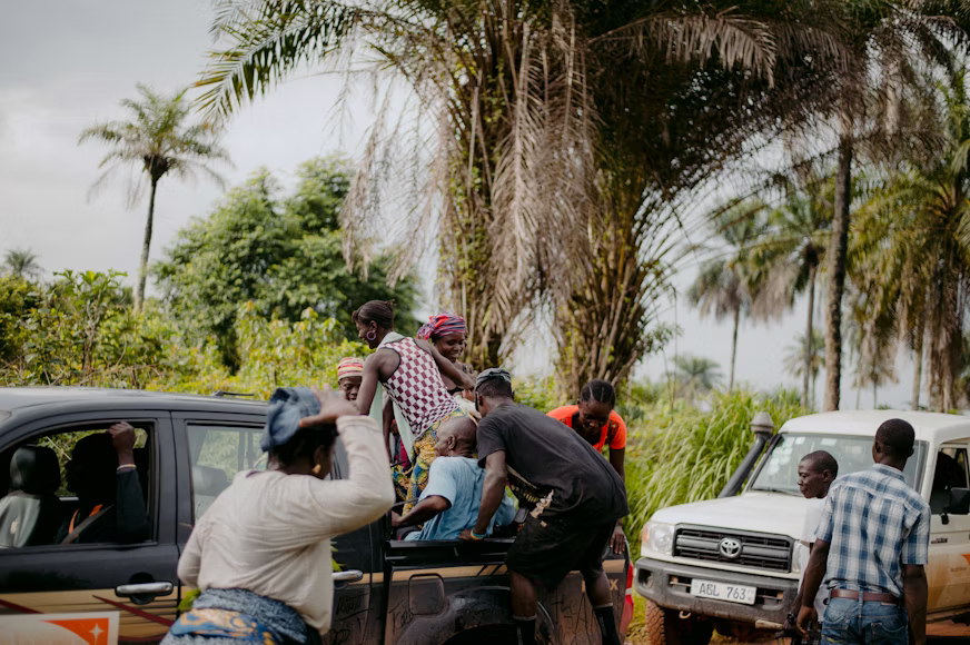 How to stay safe on Nigerian roads: Family happy after seeing their loved ones come back.