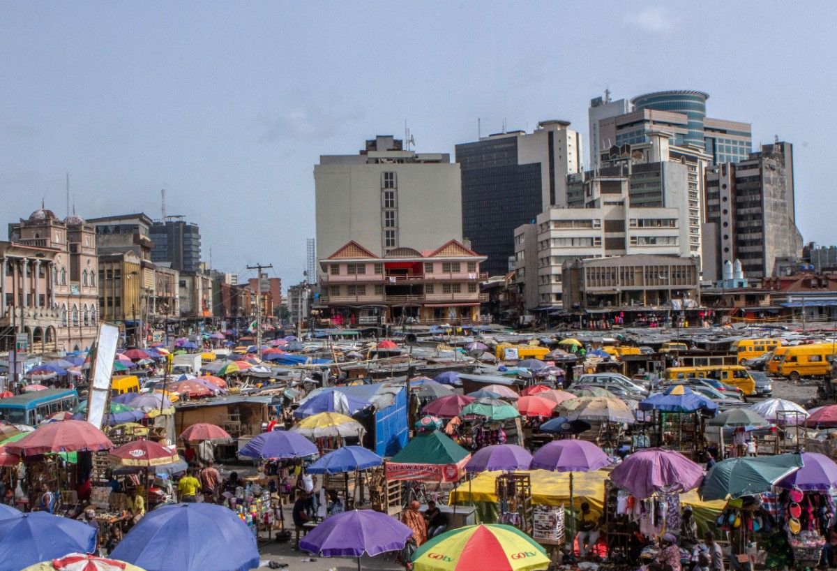 A picture of the Lagos market, showing that navigating Nigerian festive markets can be exciting.